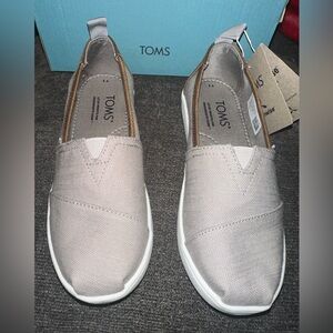 NWT Toms size 1
